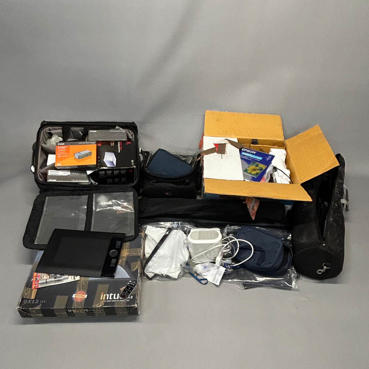 MIXED PHOTOGRAPHIC EQUIPMENT.