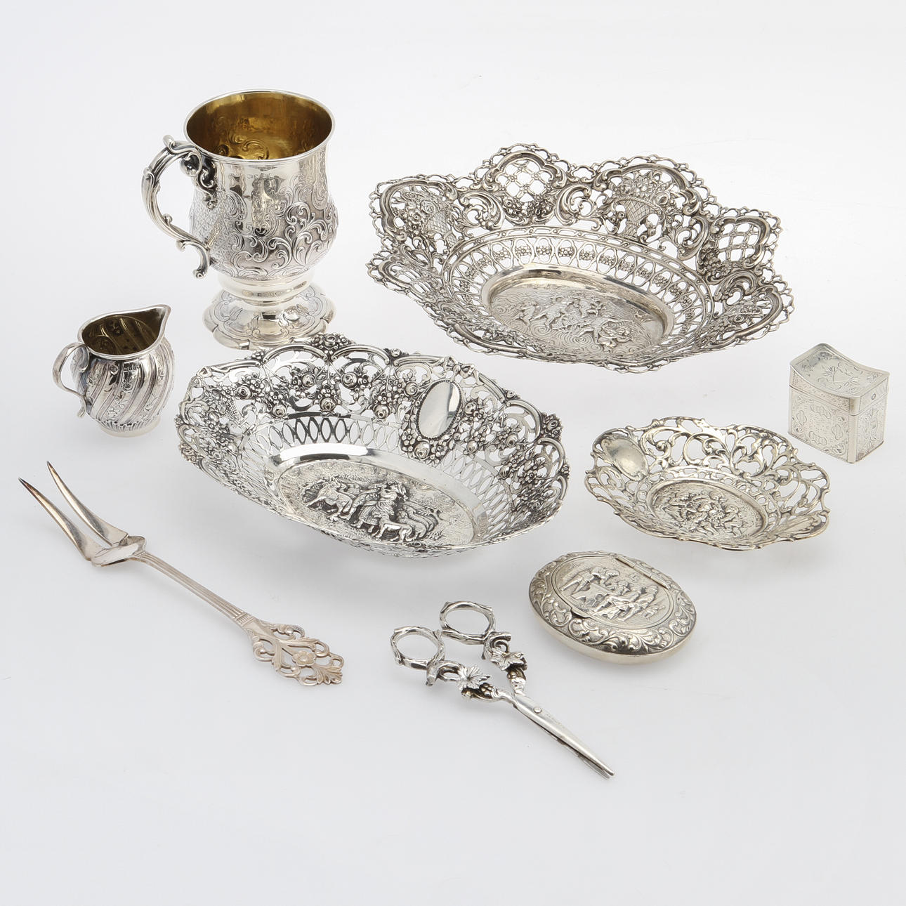 SILVER, 9 delar, Sverige och England, 1800- och 1900-tal. 876 gram.