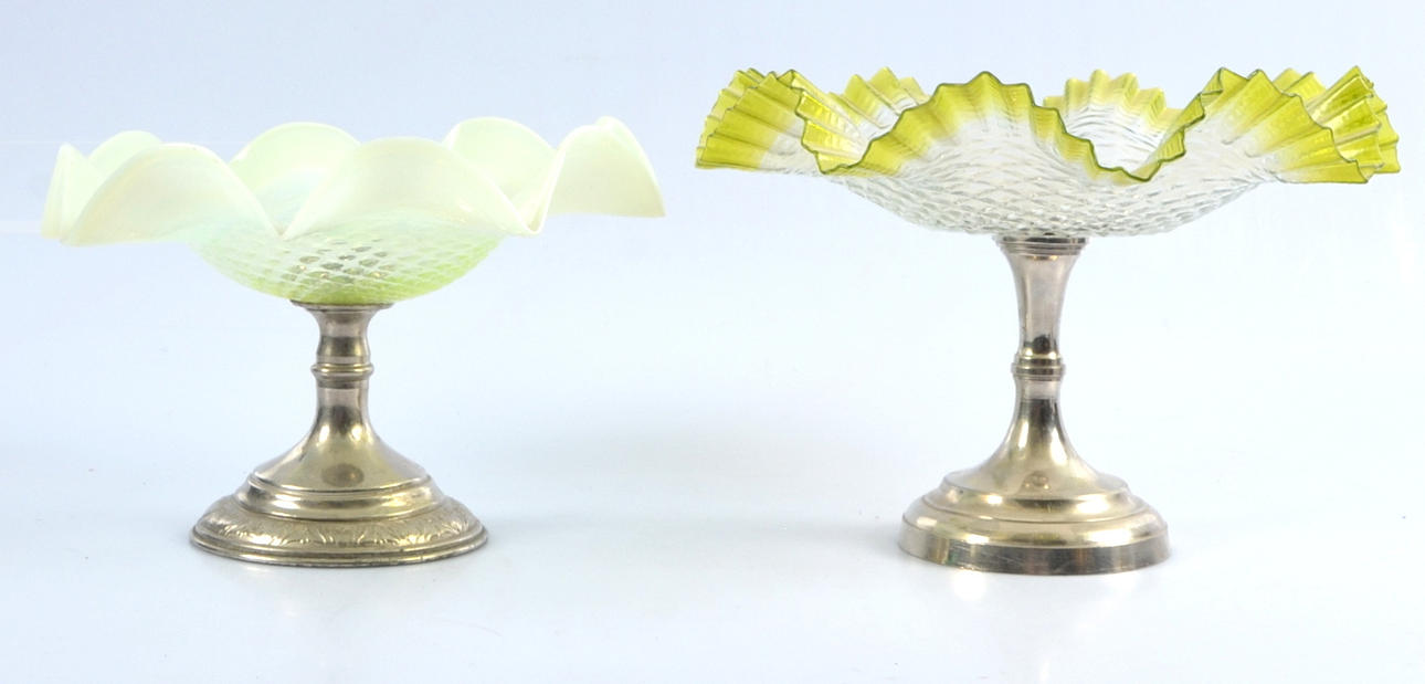 VISITKORTSSKÅLAR, 2 st, 1900-talets första halva.