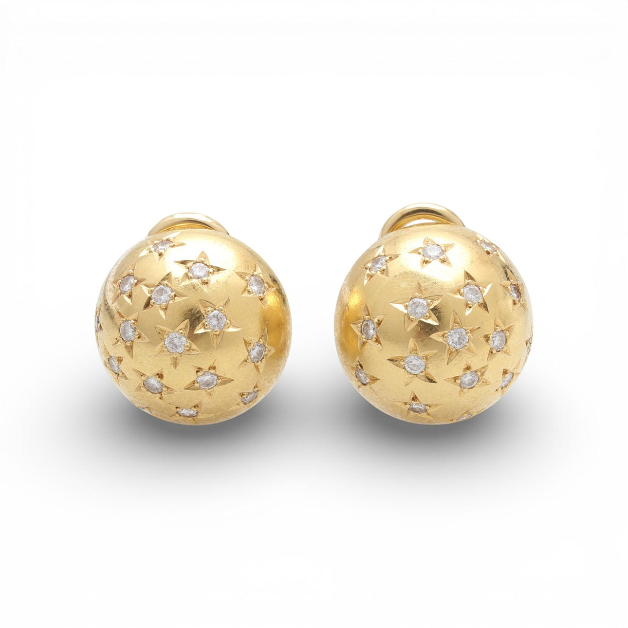 Gold and diamonds button earrings.