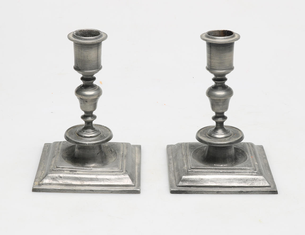 LJUSSTAKAR, 1 par, tenn, BOS Stockholm, 1900-tal.