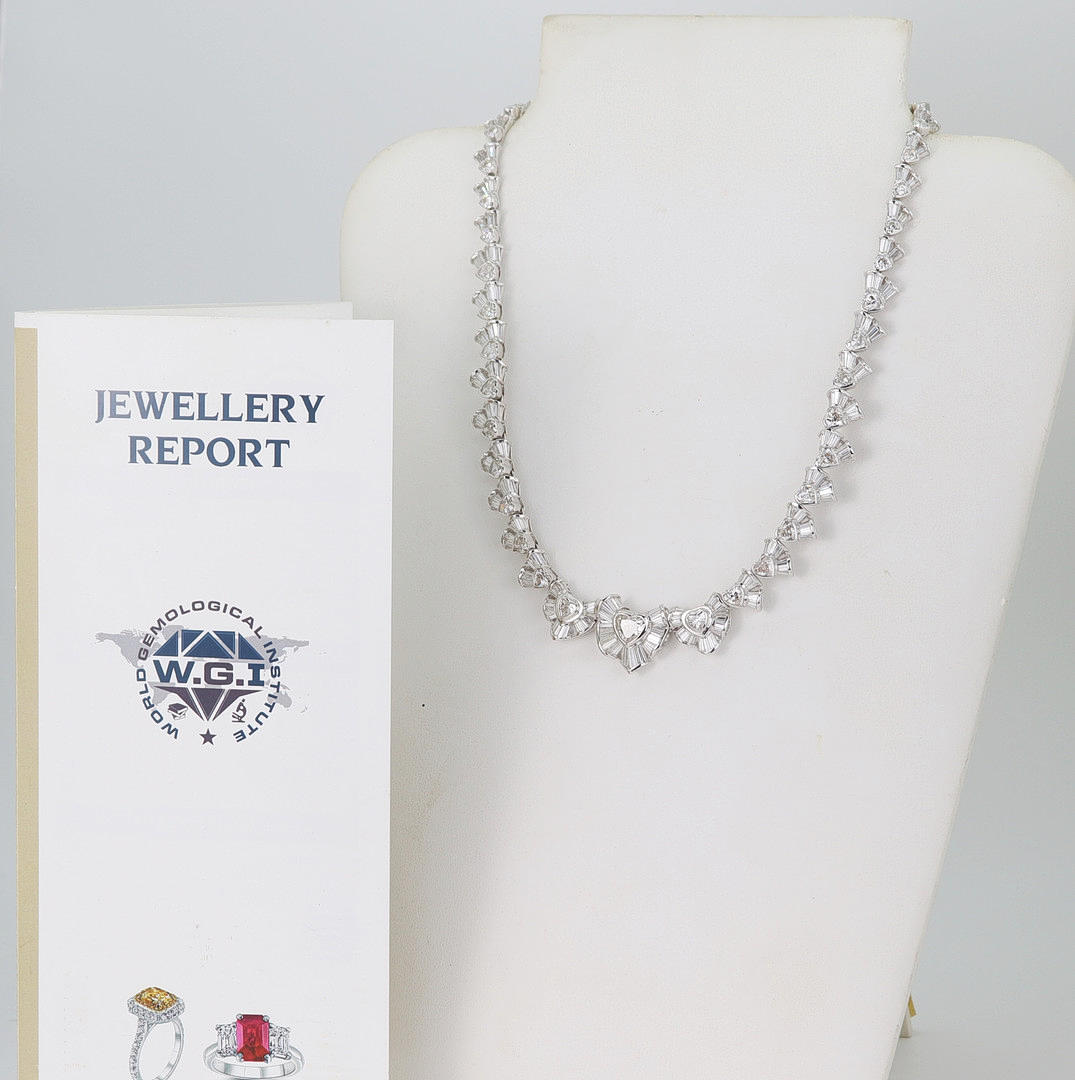 18CT GOLD 40CT DIAMOND NECKLACE.