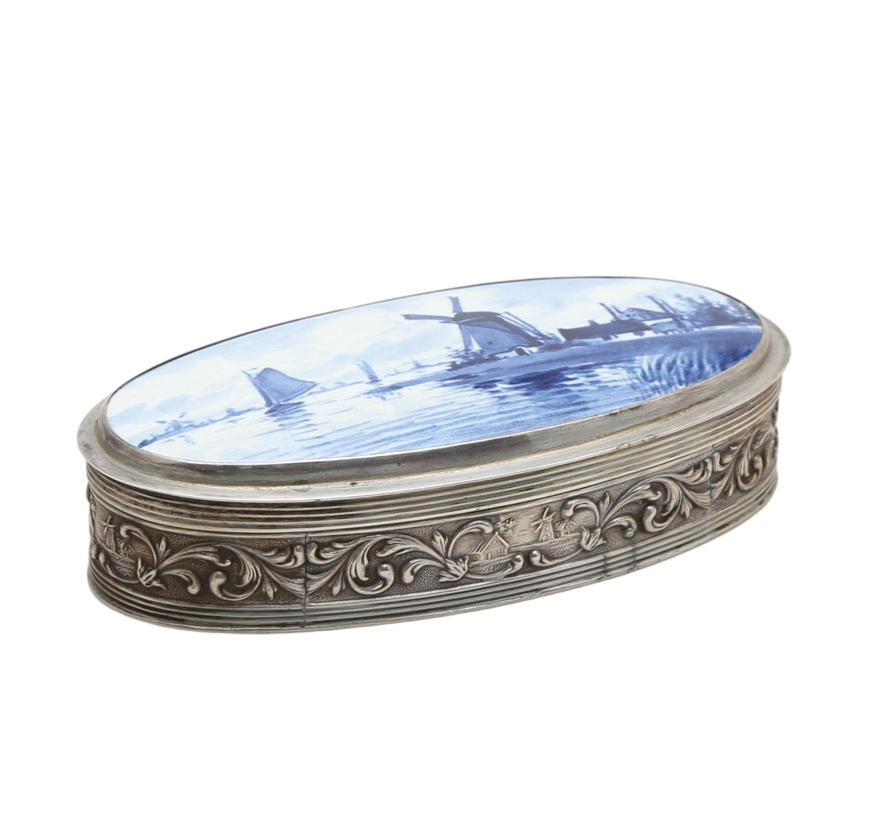 Dutch snuff box in silver, with Delft earthenware lid, 20th Century ...