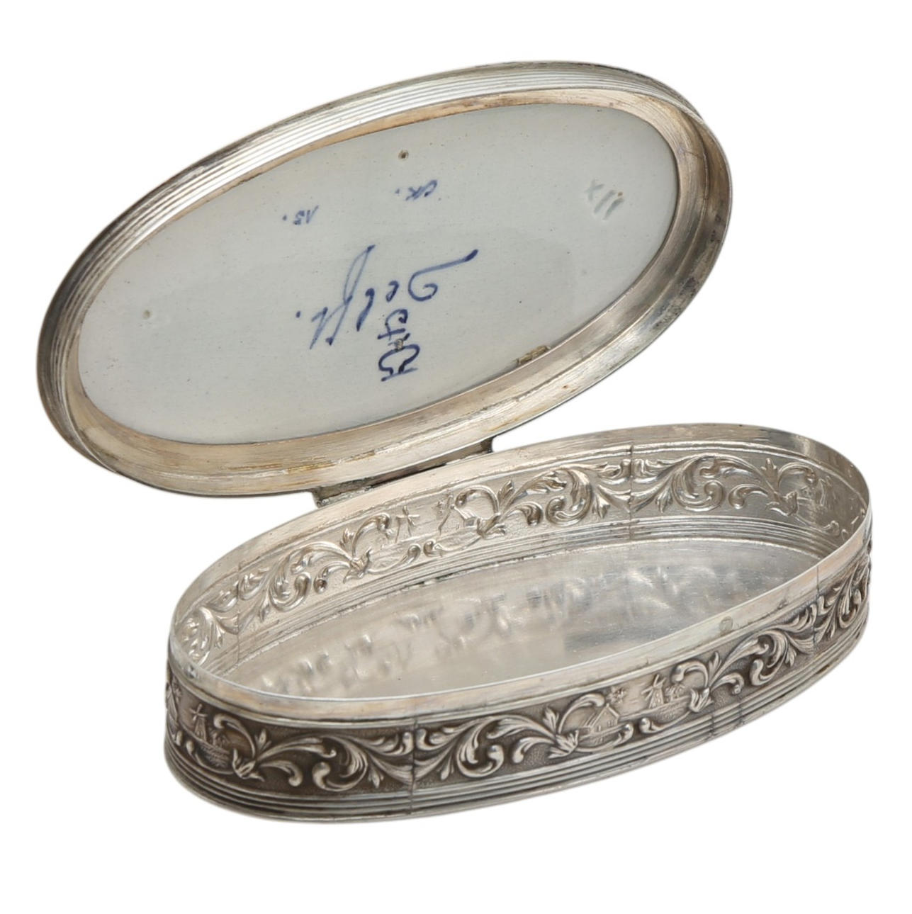 Dutch snuff box in silver, with Delft earthenware lid, 20th Century ...