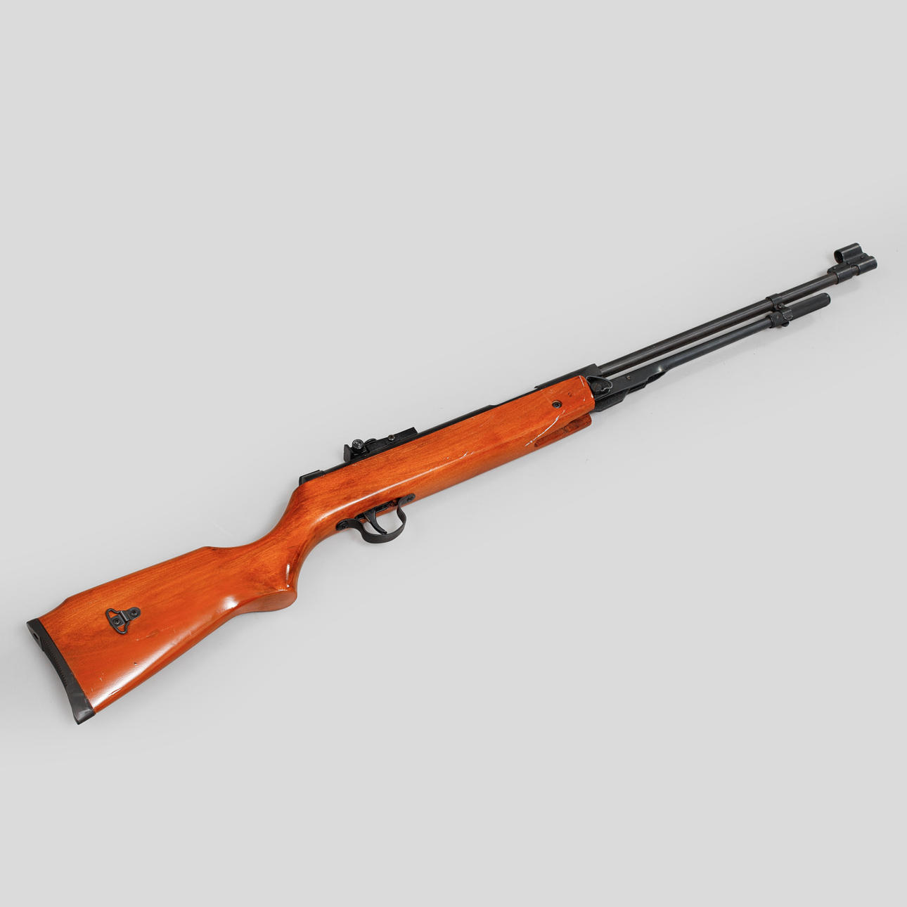 AIR RIFLE, Made in China. Weapons & Militaria - Airguns - Auctionet