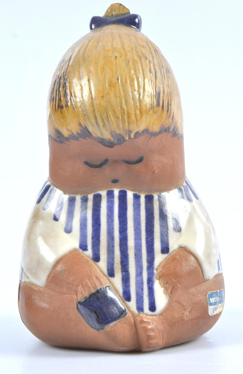 LISA LARSON. Figurin i stengods. "Johanna" ur serien "Larsons ungar". Gustavsberg. Signerad.