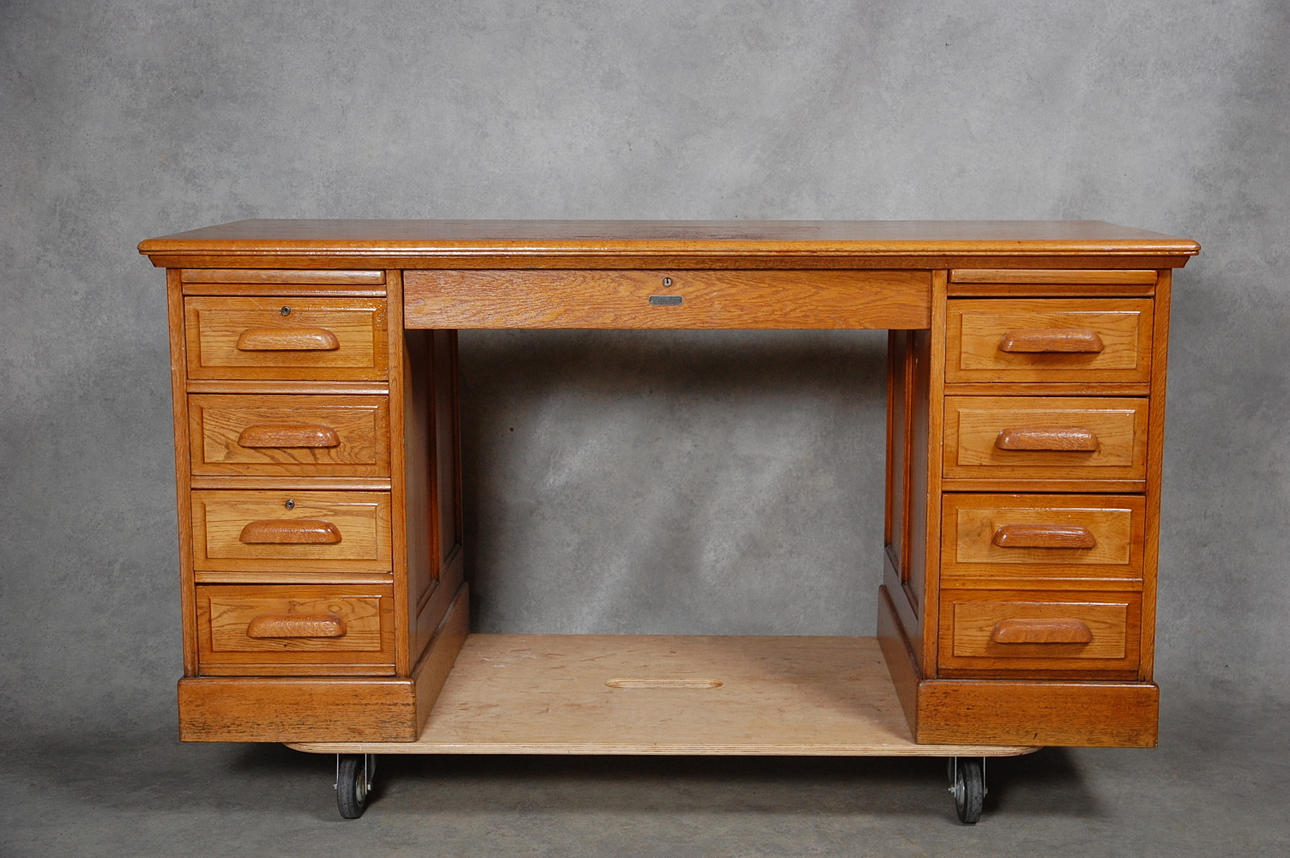 SKRIVBORD, 1900 talets första hälft, AB Kontorsmöbelfabriken Tranås.