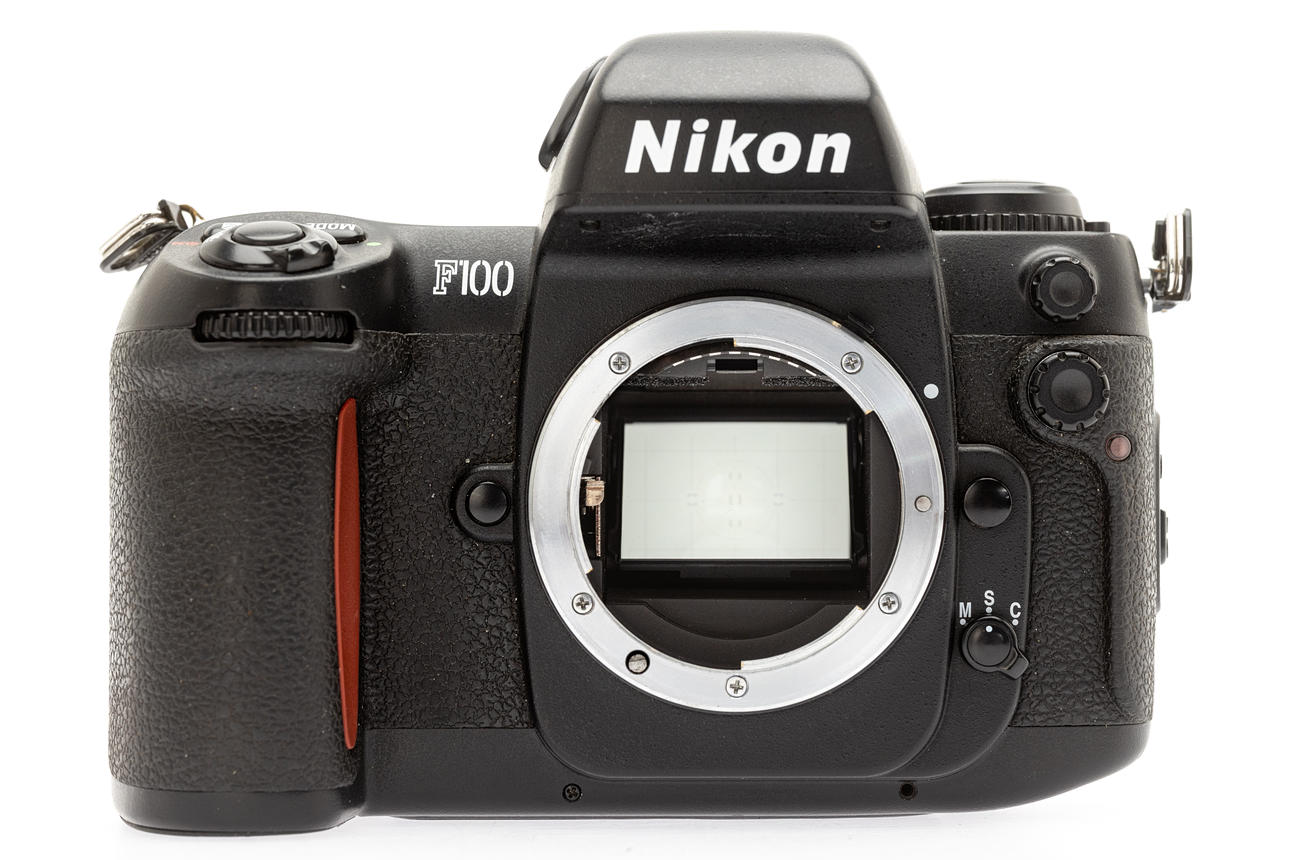 Nikon F100, 35mm SLR camera ( SN 2023714 ) with Nikon MB-15. Photo