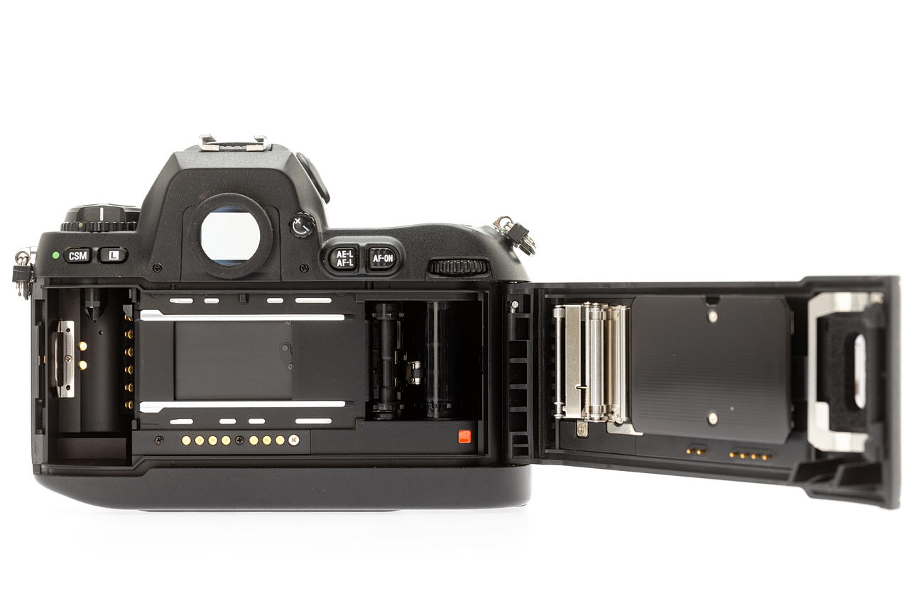 Nikon F100, 35mm SLR camera ( SN 2023714 ) with Nikon MB-15. Photo