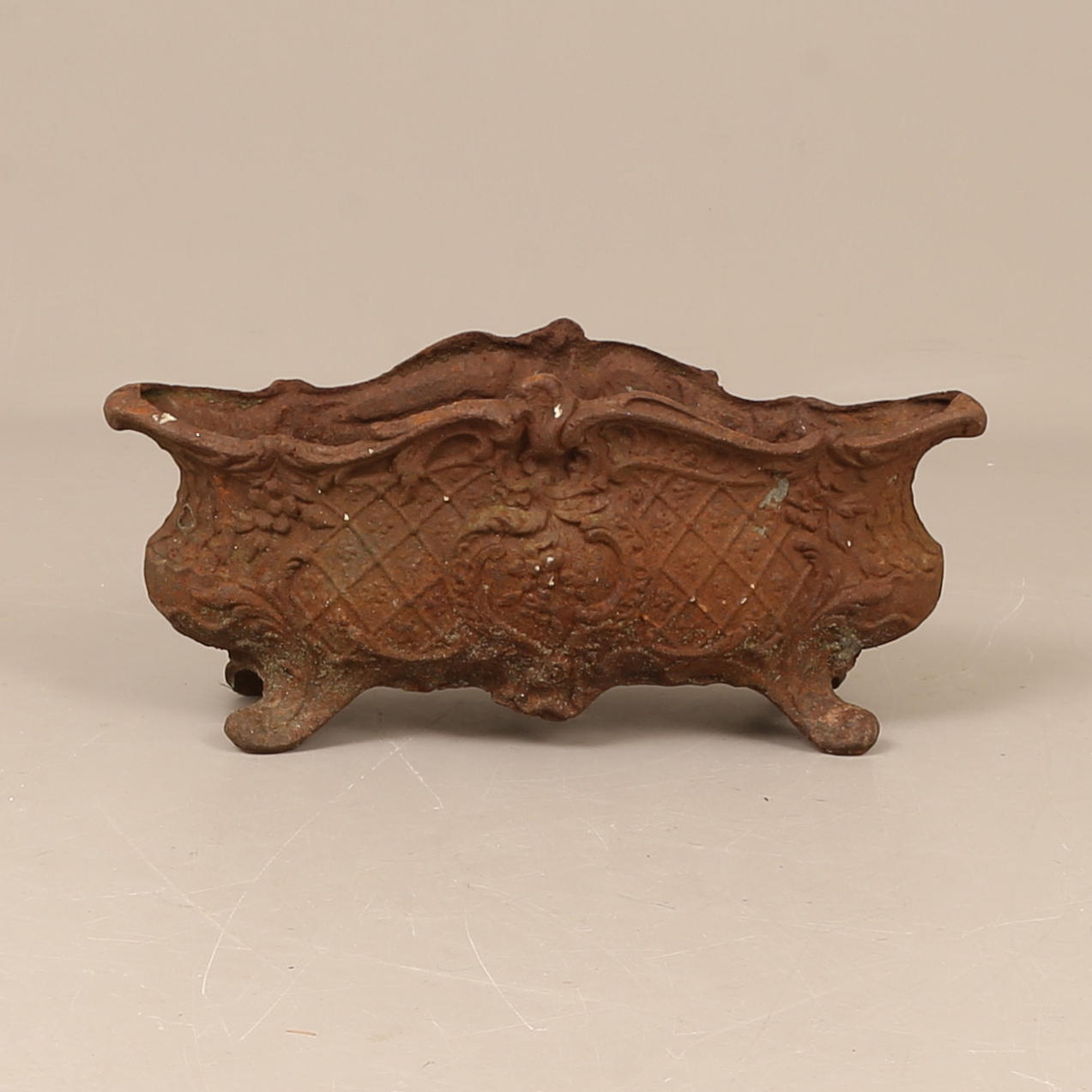 OUTER LINING, cast iron.