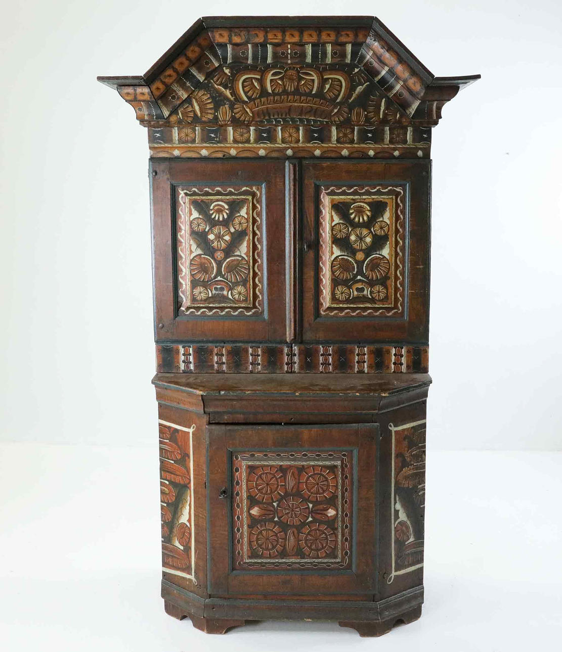 A “Crown cabinet”, an allmoge cupboard, Dalarna, dated 1806.
