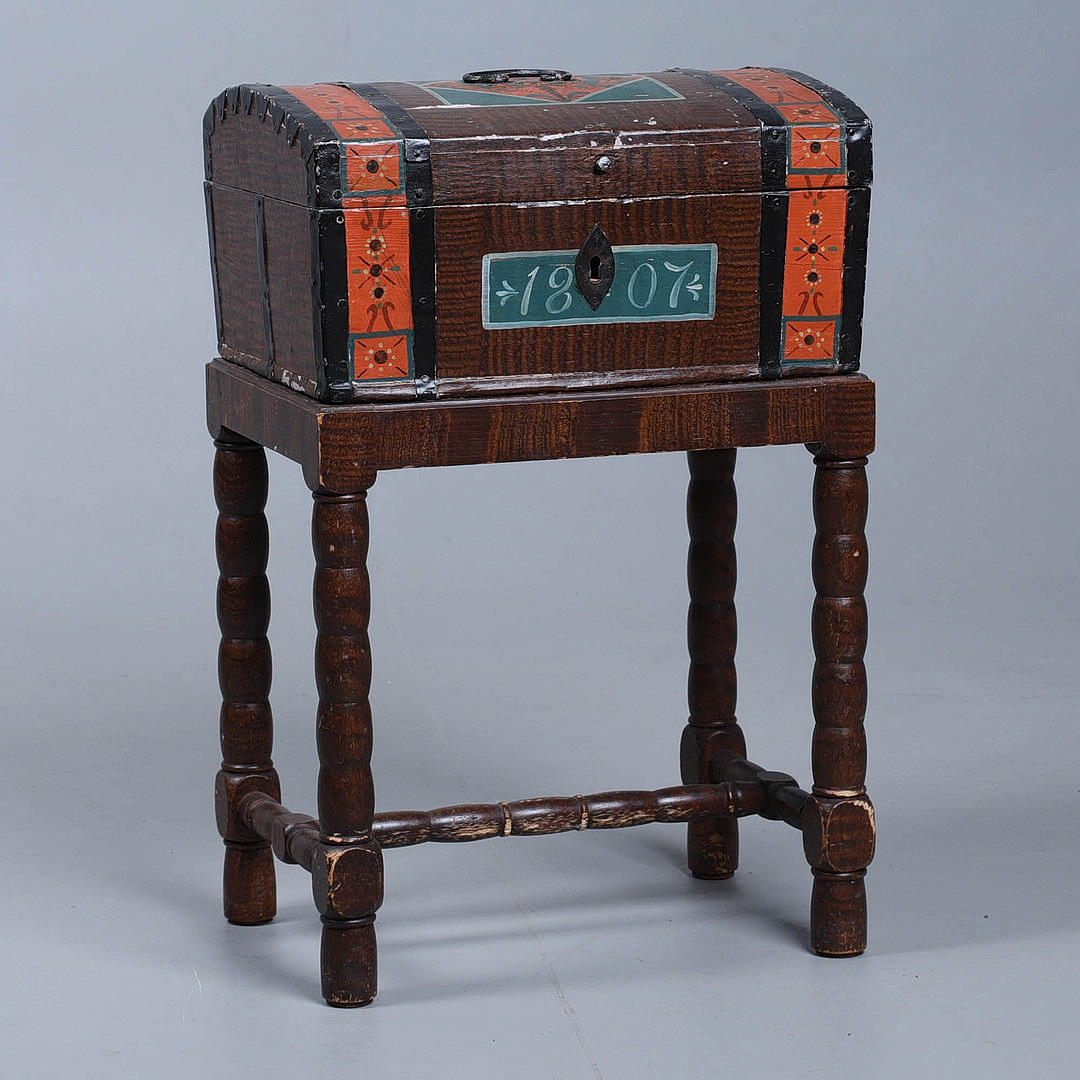 BOX ON LEG STAND. Allmoge, 19th century.