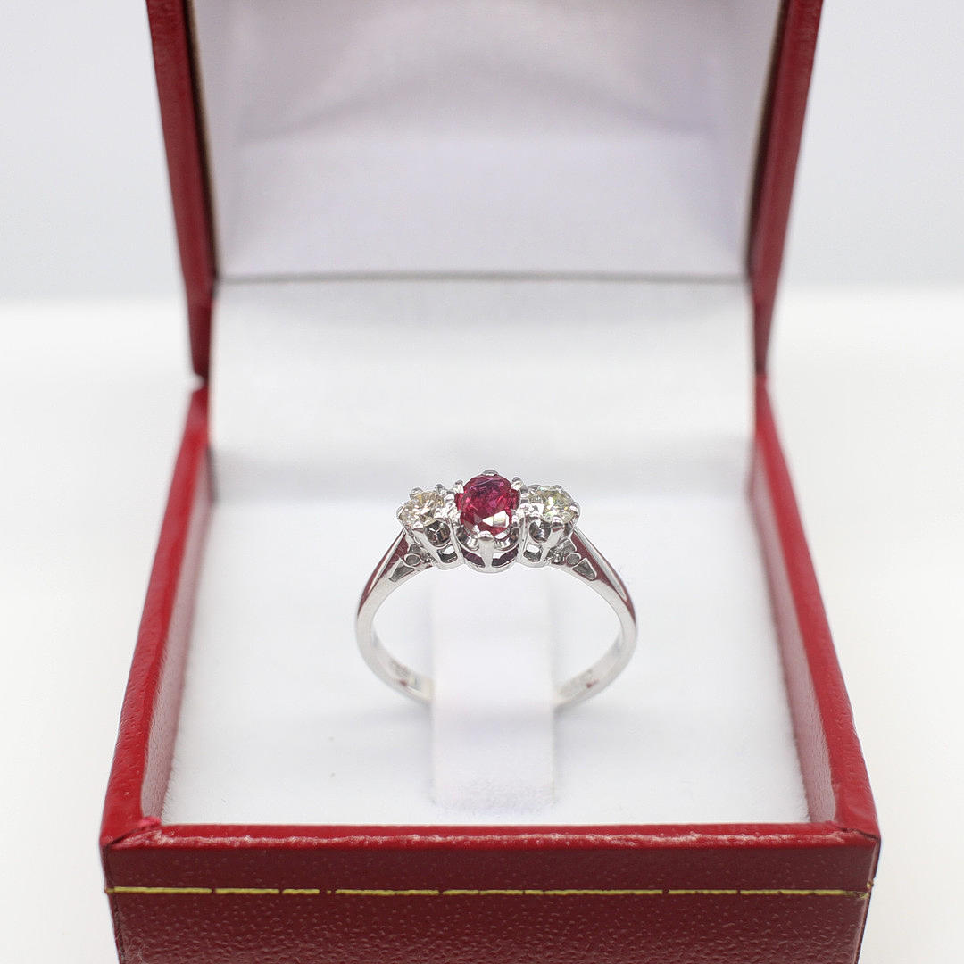 18K GOLD RUBY & DIAMOND RING.