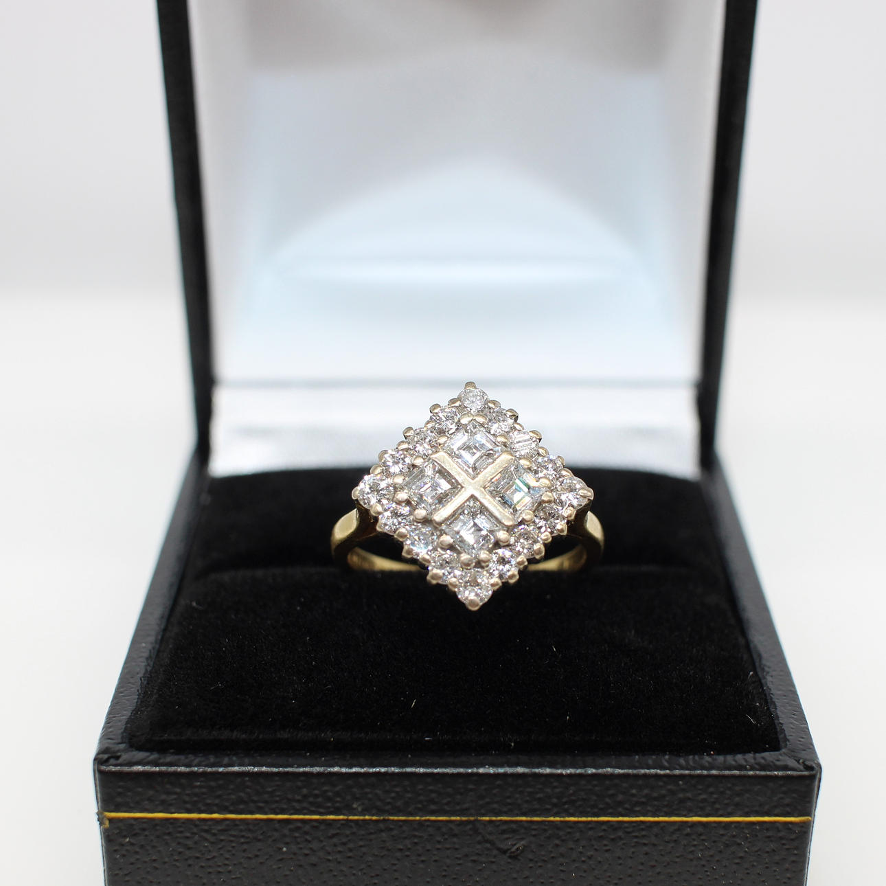 4710594. DIAMOND CLUSTER RING 1.00CT.