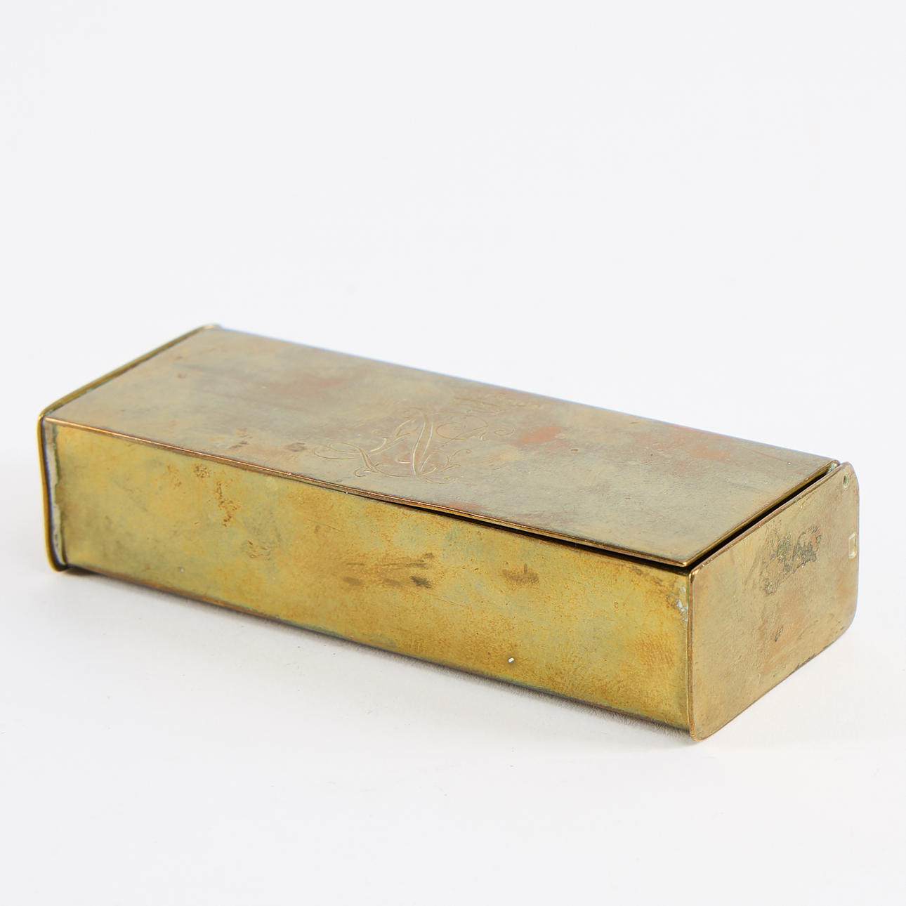 PILLERDOSA, mässing, med kungligt monogram.