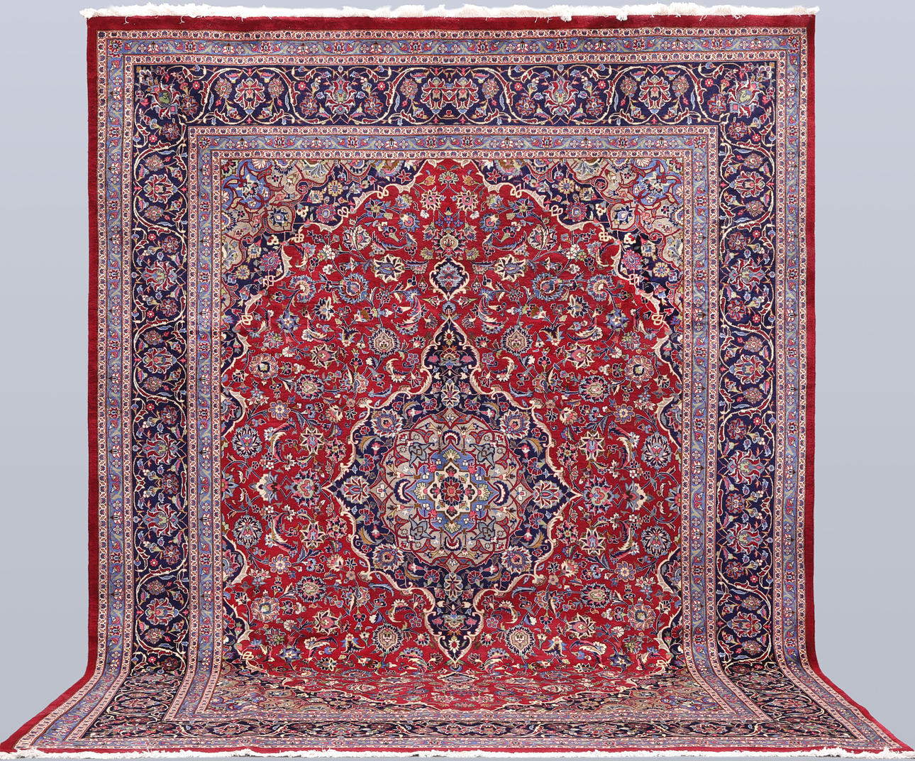 CARPET. Meshed, 386 x 292 cm.