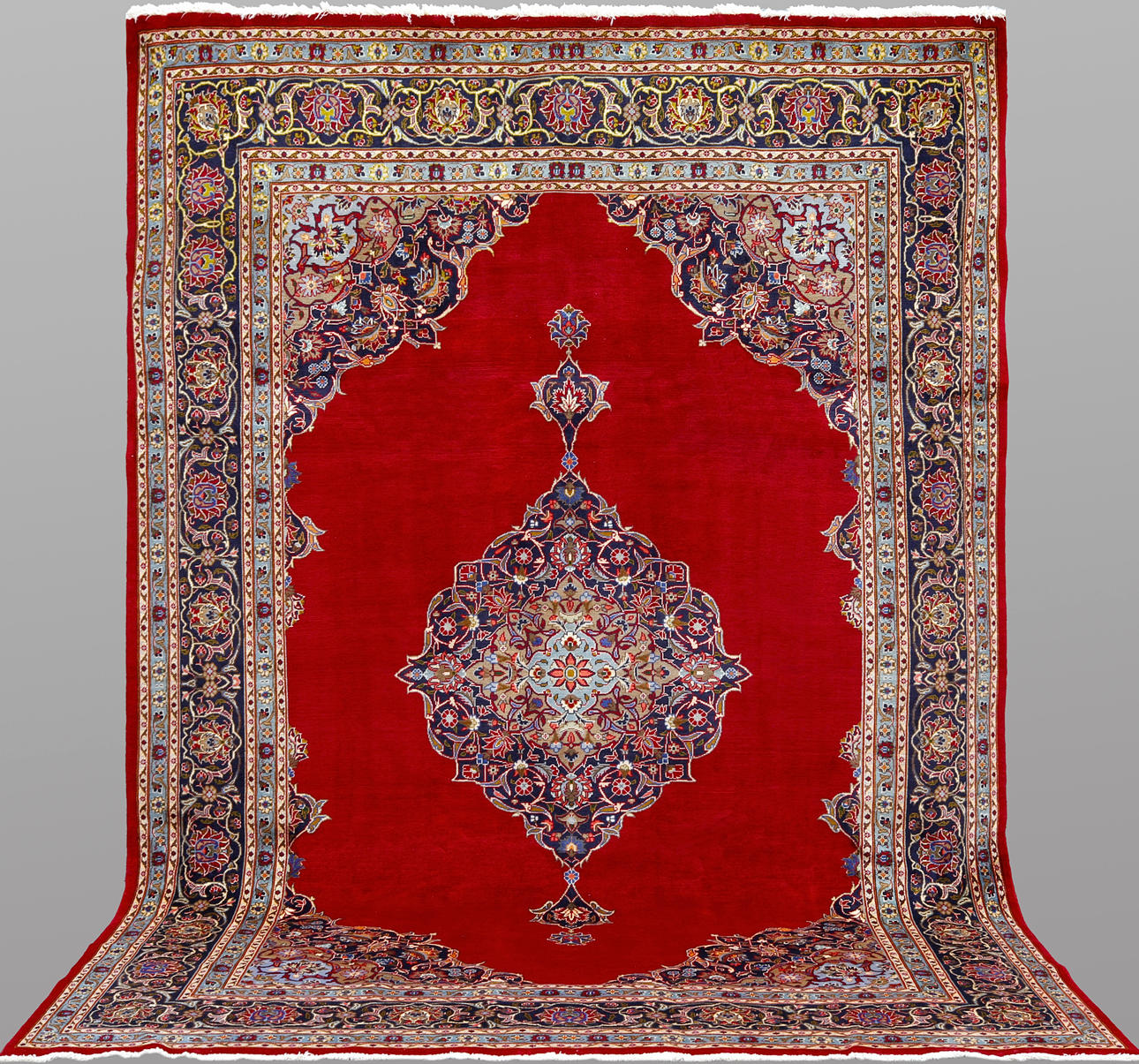 CARPET. Mesh, 354 x 247 cm.