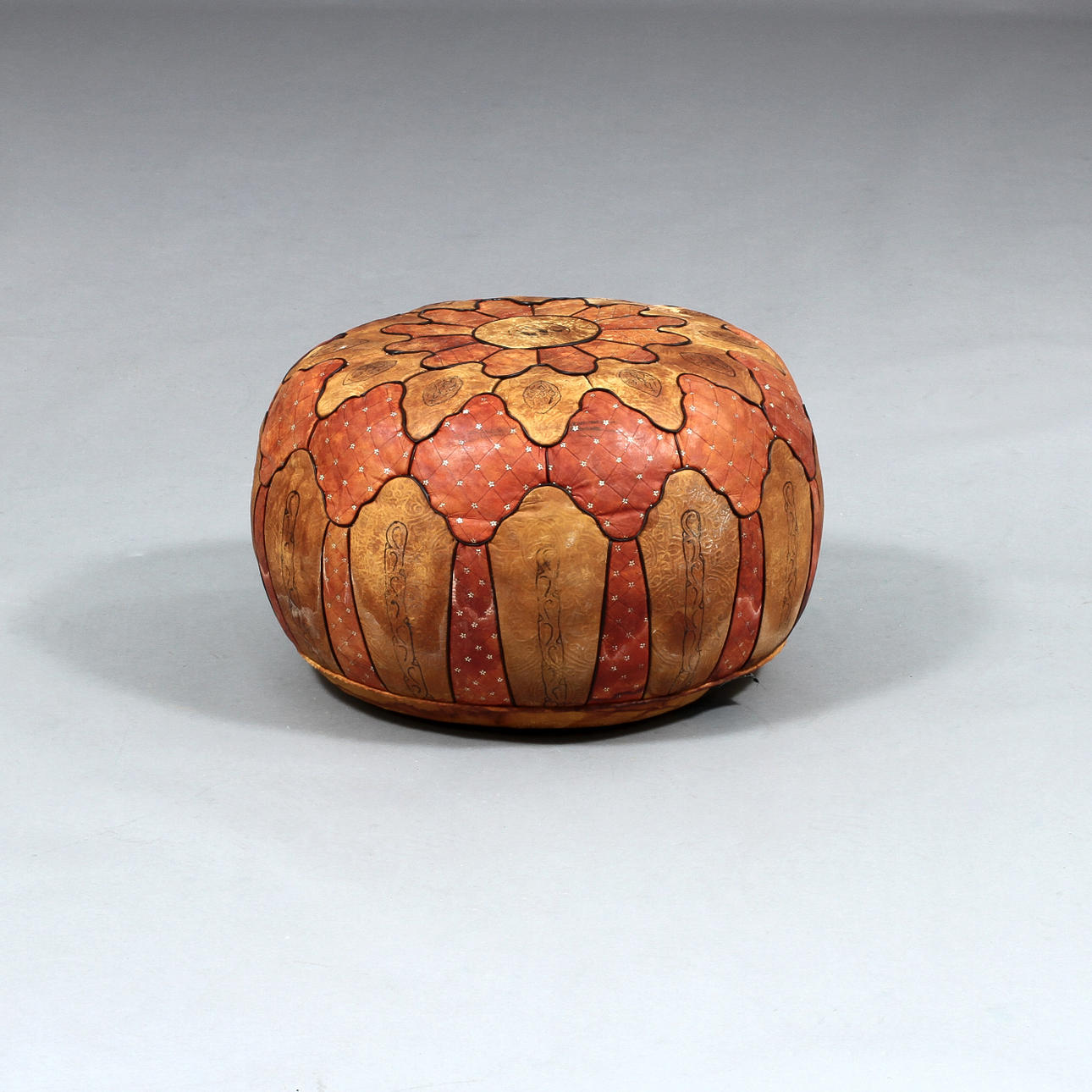 PUFF, skinn, Nordafrika, 1900-tal.