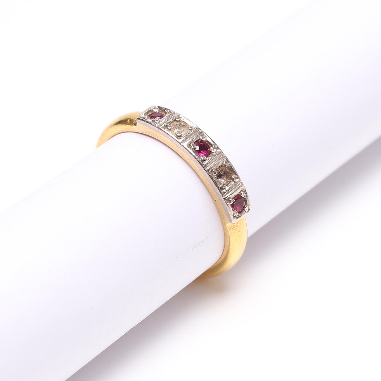 RING, 23k guld med stenar, total vikt ca 5,5 gram.