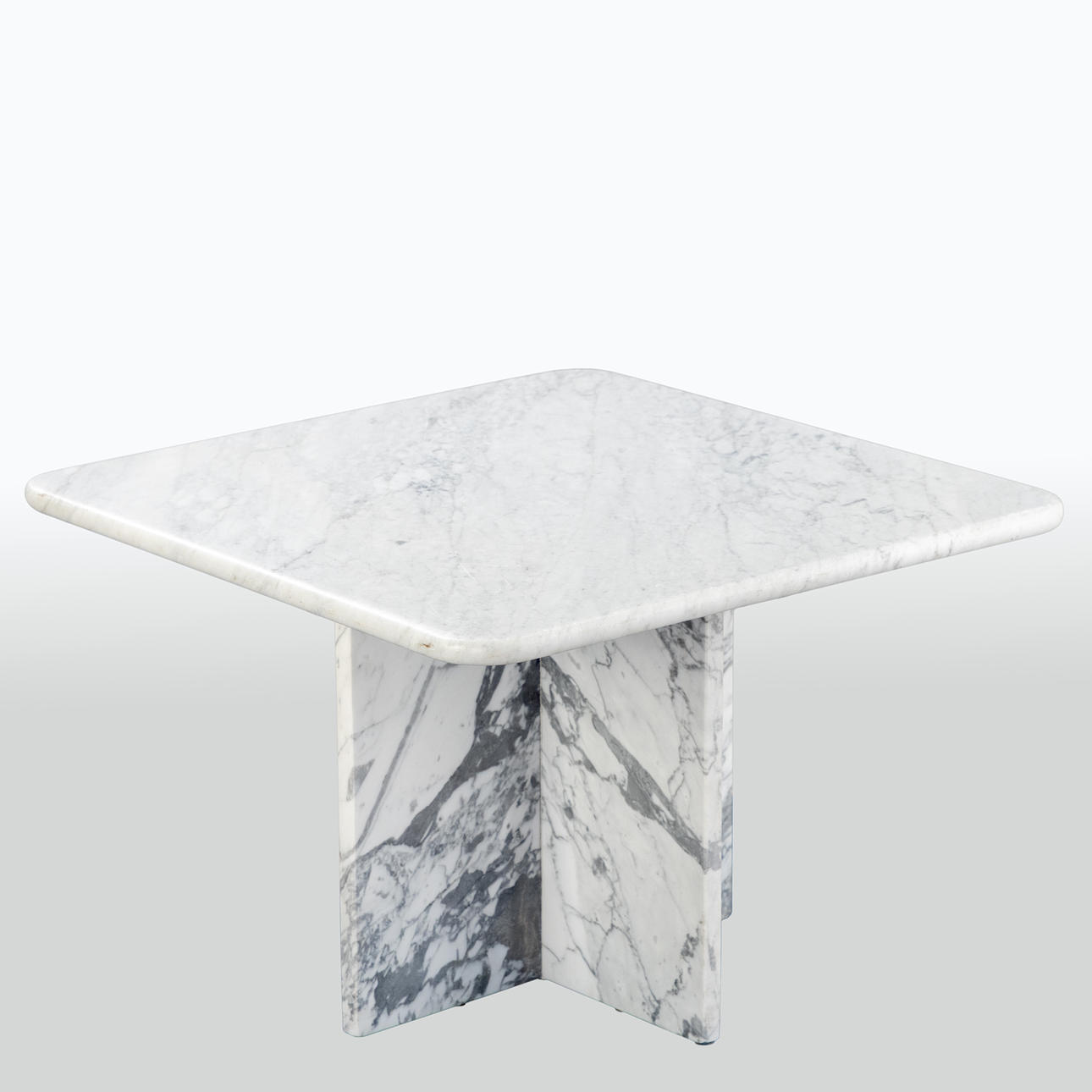 Litet soffbord i marmor.