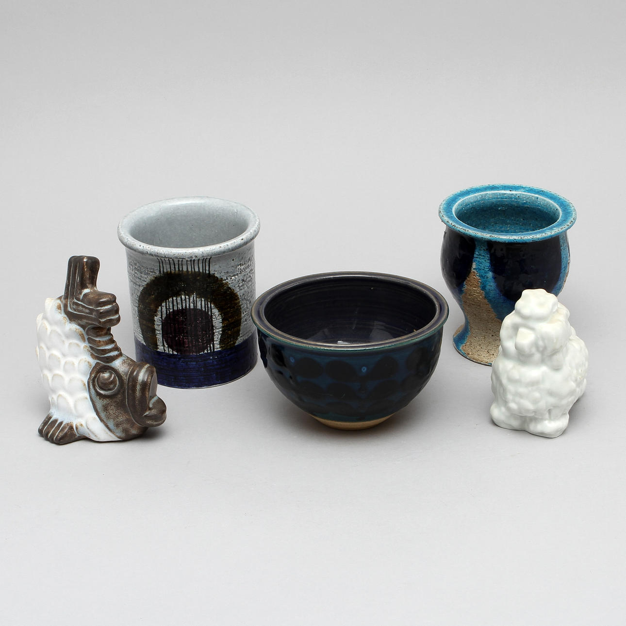 KERAMIKFÖREMÅL, 5 delar, bl.a. Rörstrand.