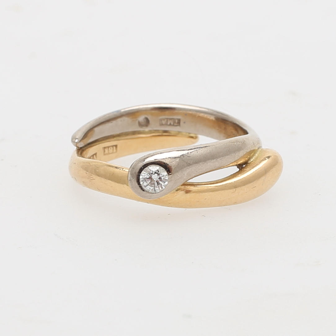 RING, guld 18K, röd- samt vitguld med briljantslipad diamant, 0,06ct, vikt 4,44 gram.