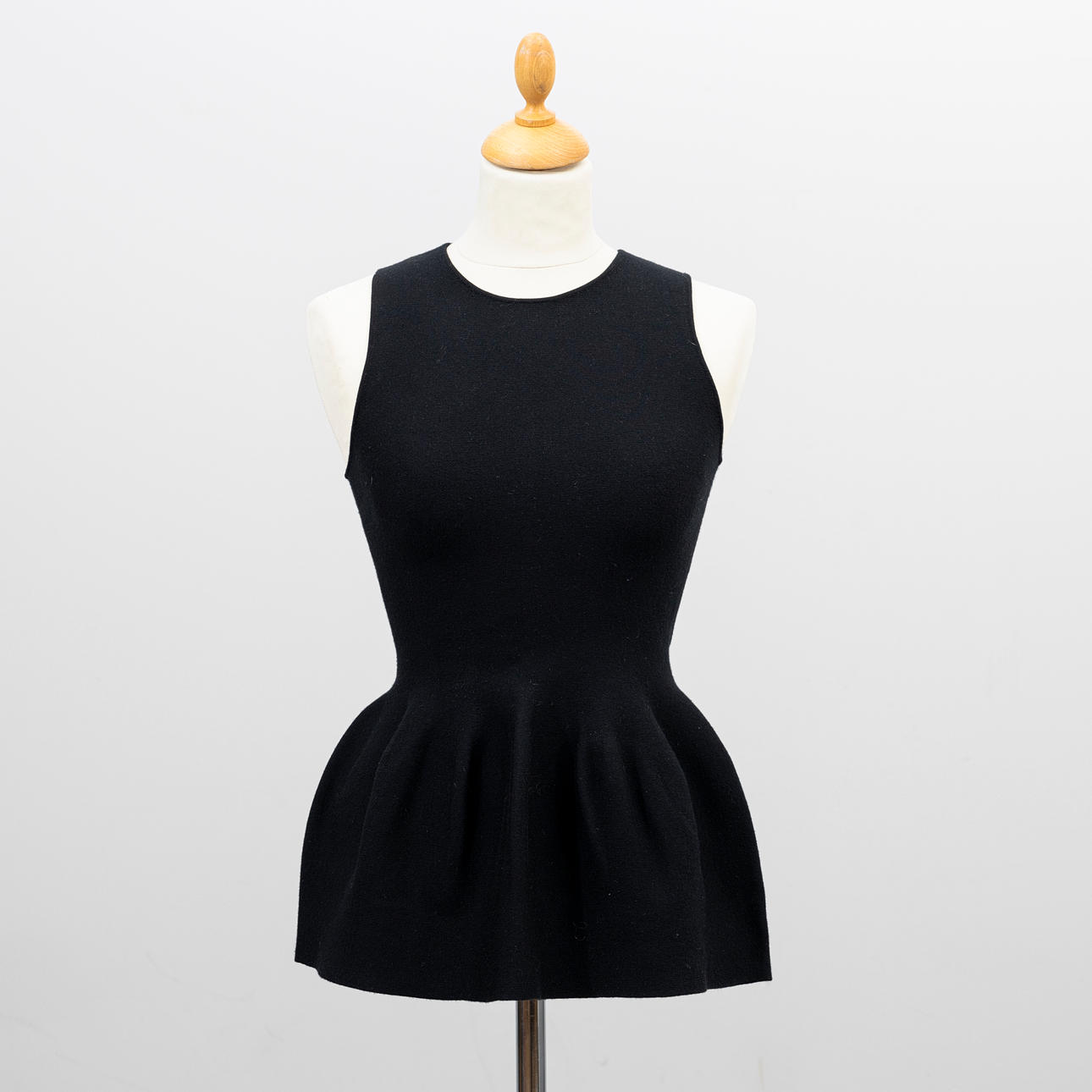 THEORY. Top, size small.