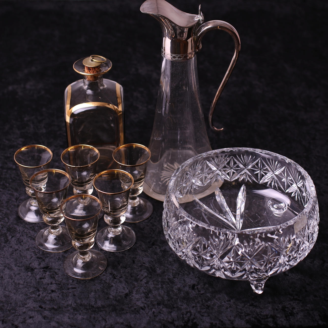 GLASFÖREMÅL, 9 st, transparenta, 1900-tal.