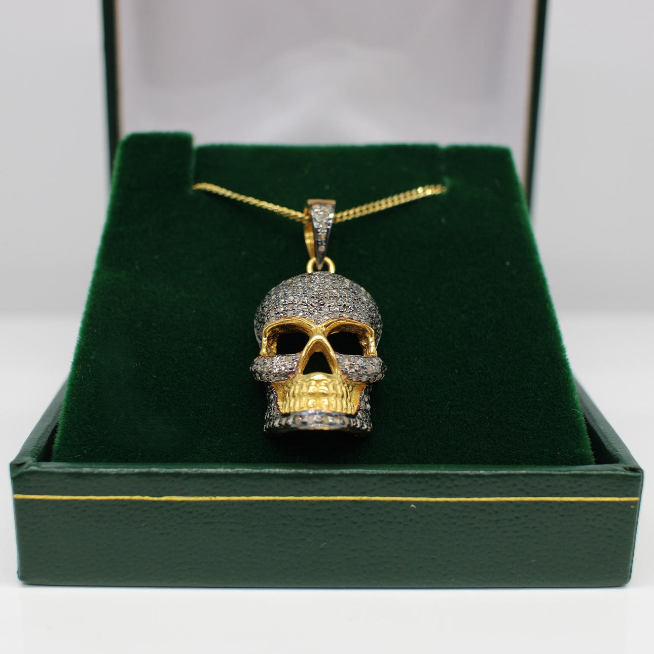 DIAMOND SKULL PENDANT NECKLACE.