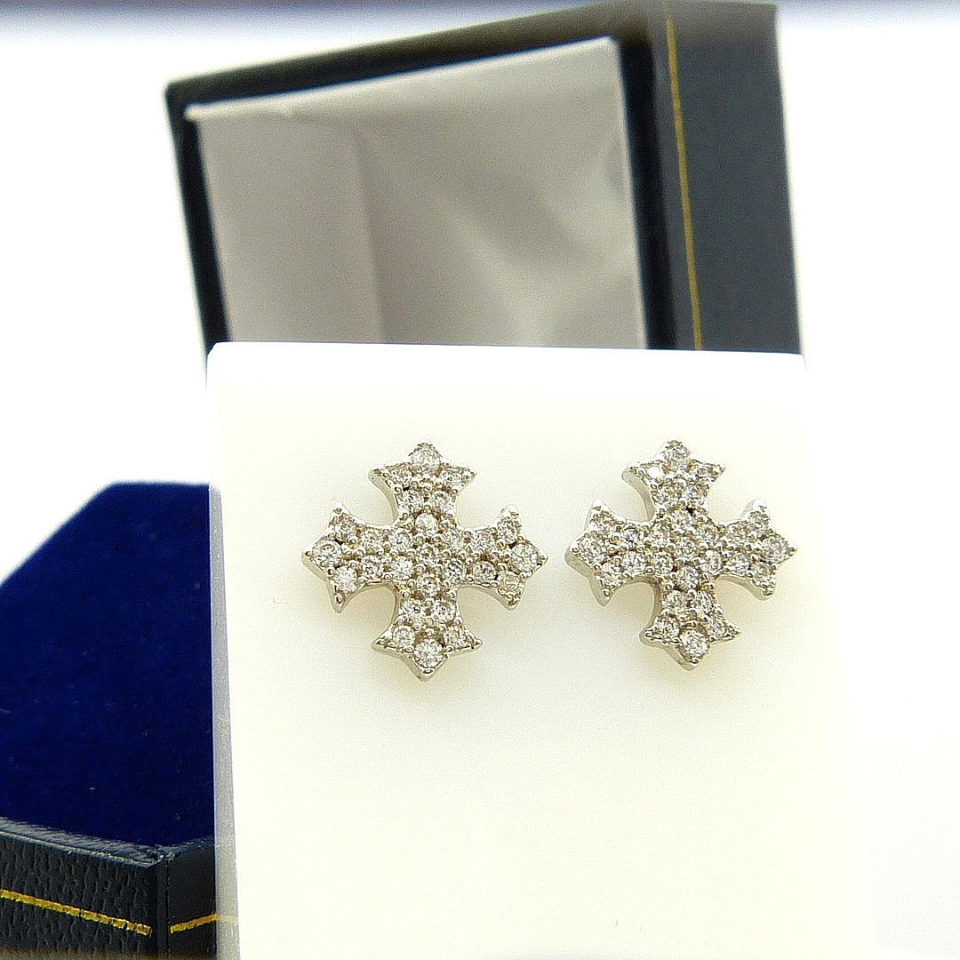 925 SILVER CLUSTER EAR STUDS.