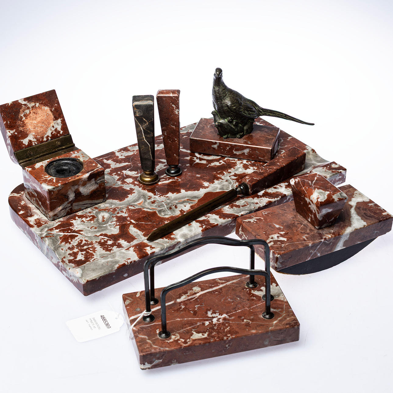 SKRIVBORDSUPPSATS, ett parti, marmor.