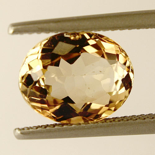 TOPAS, 4,72 CT. Champagne Certifikat.