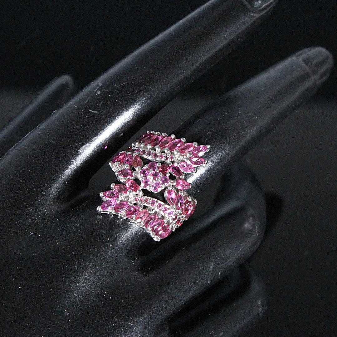Statement ring with rhodolite garnet, 925 silver.