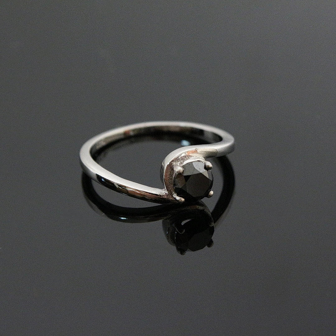 Ring with diamond 0.835 ct. black, 925 silver.