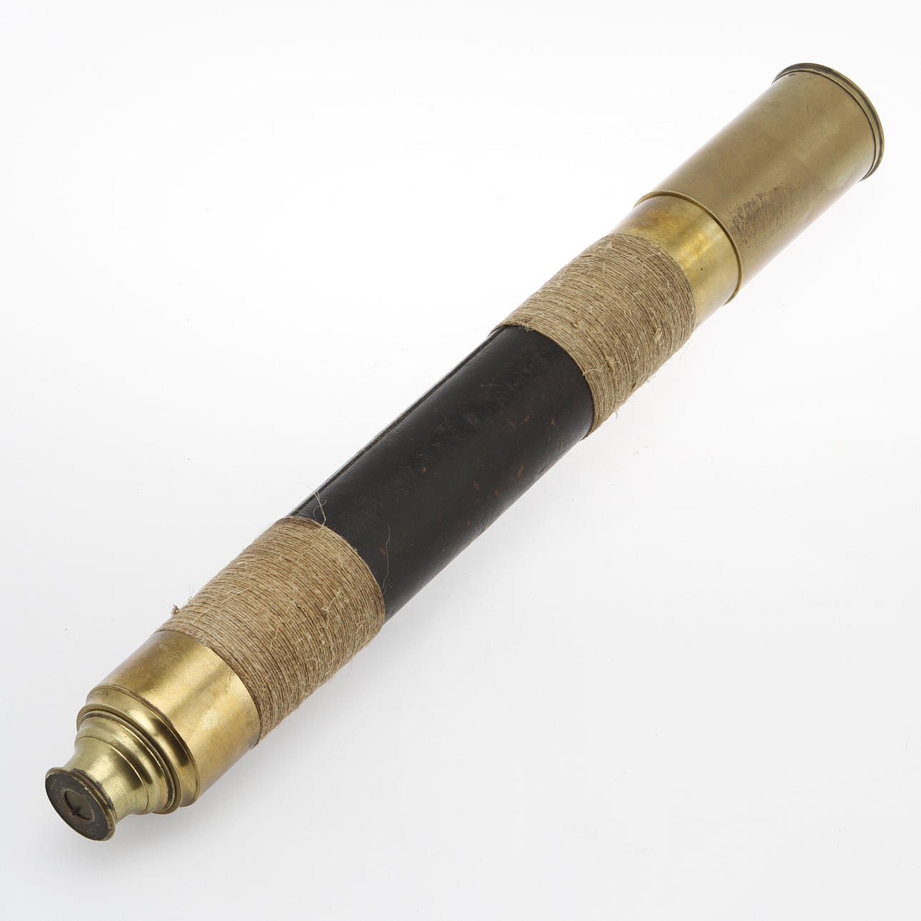 TUBKIKARE, mässing och läder. 1800-tal.