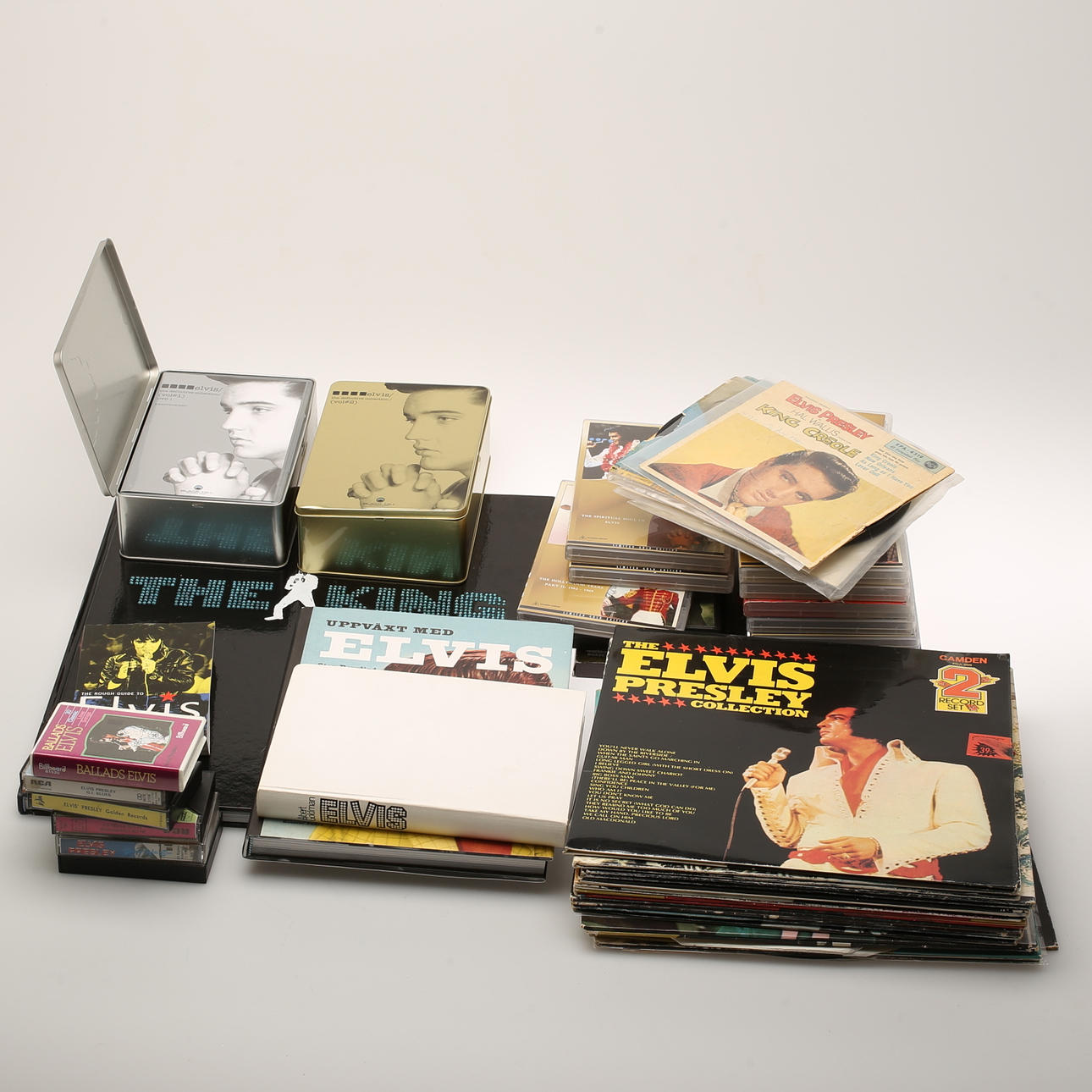 ELVIS PRESLEY. Parti bland annat LP skivor.