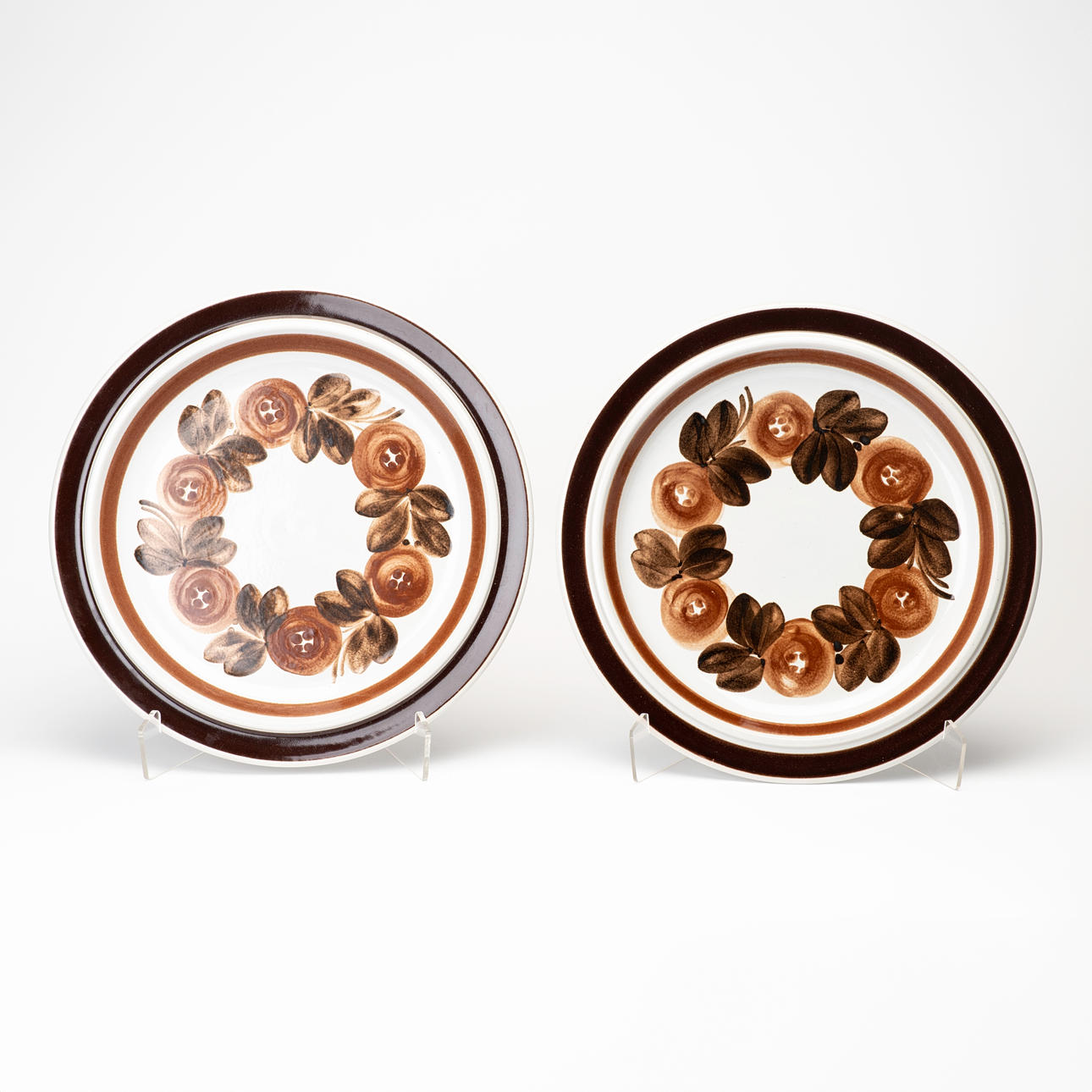 ULLA PROCOPÉ. 2 pcs, Saucers, “Anemone” Arabia.