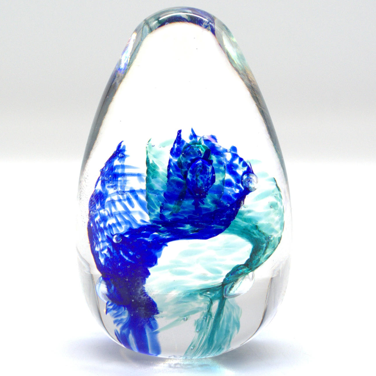 DESIGNER PAPERWEIGHT WITH AIR POCKETS 20. CENTURY., SIGNED AND DATED 2002.