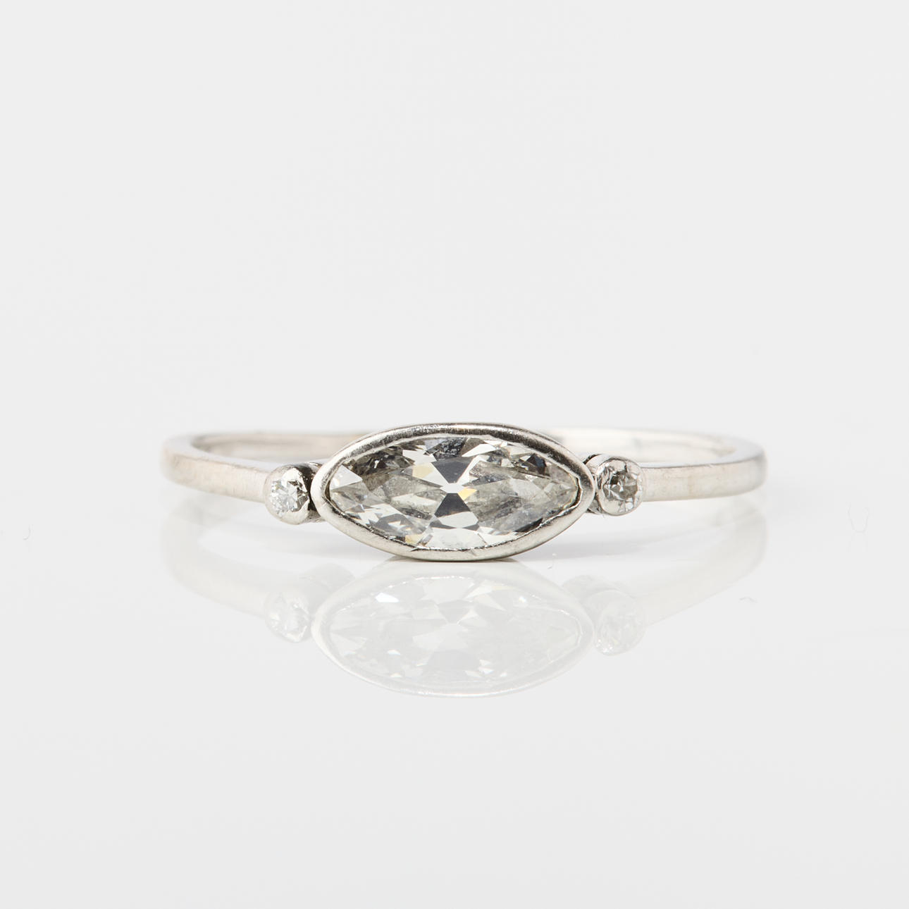 RING, platina med diamanter, 1920/30-tal.