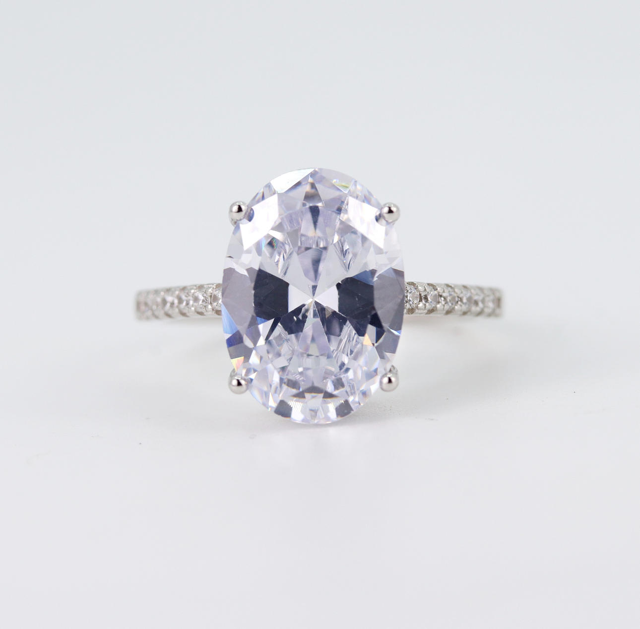 IMPRESSIVE SILVER SOLITAIRE RING.