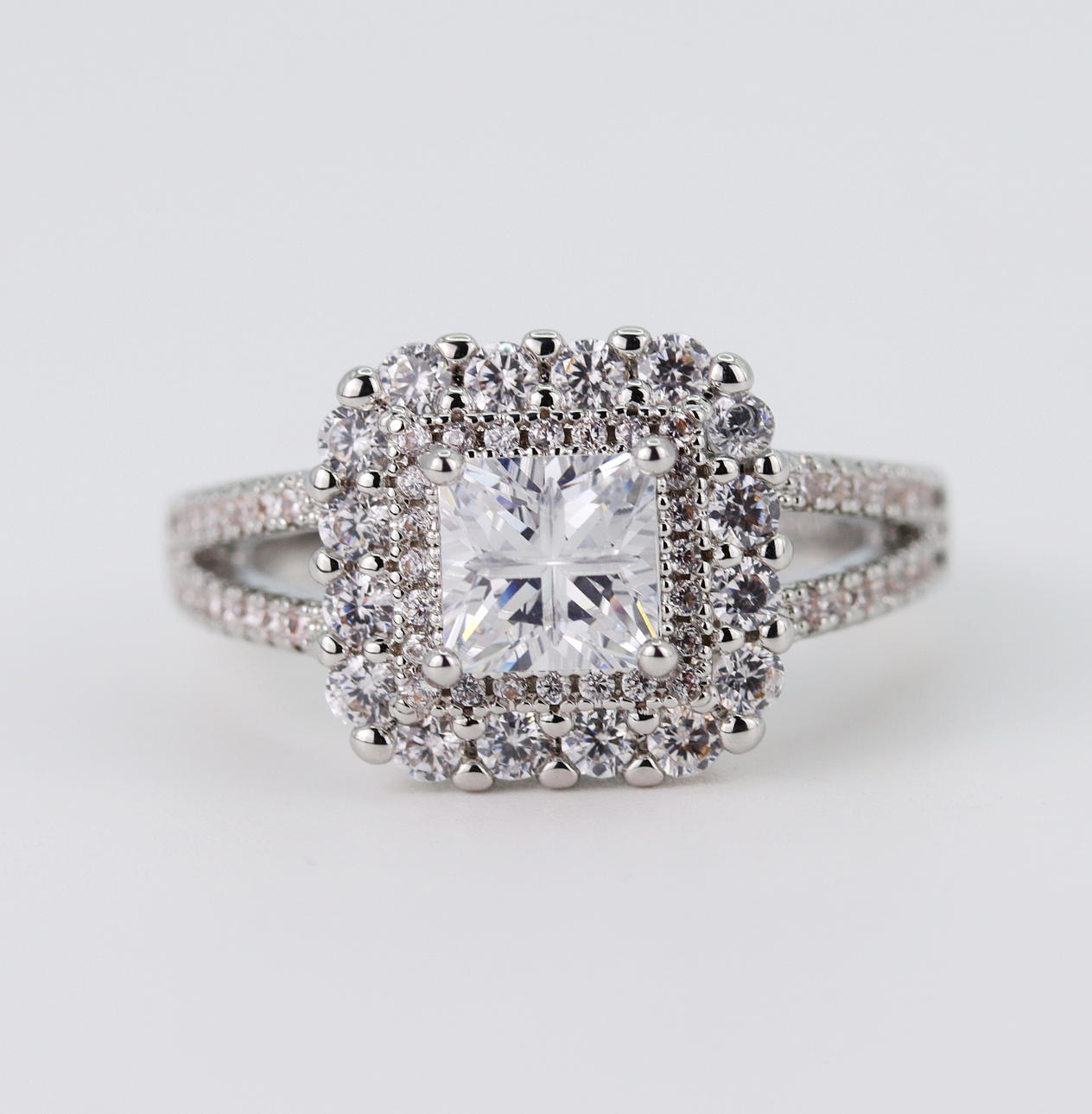 SILVER STONE SET RING.