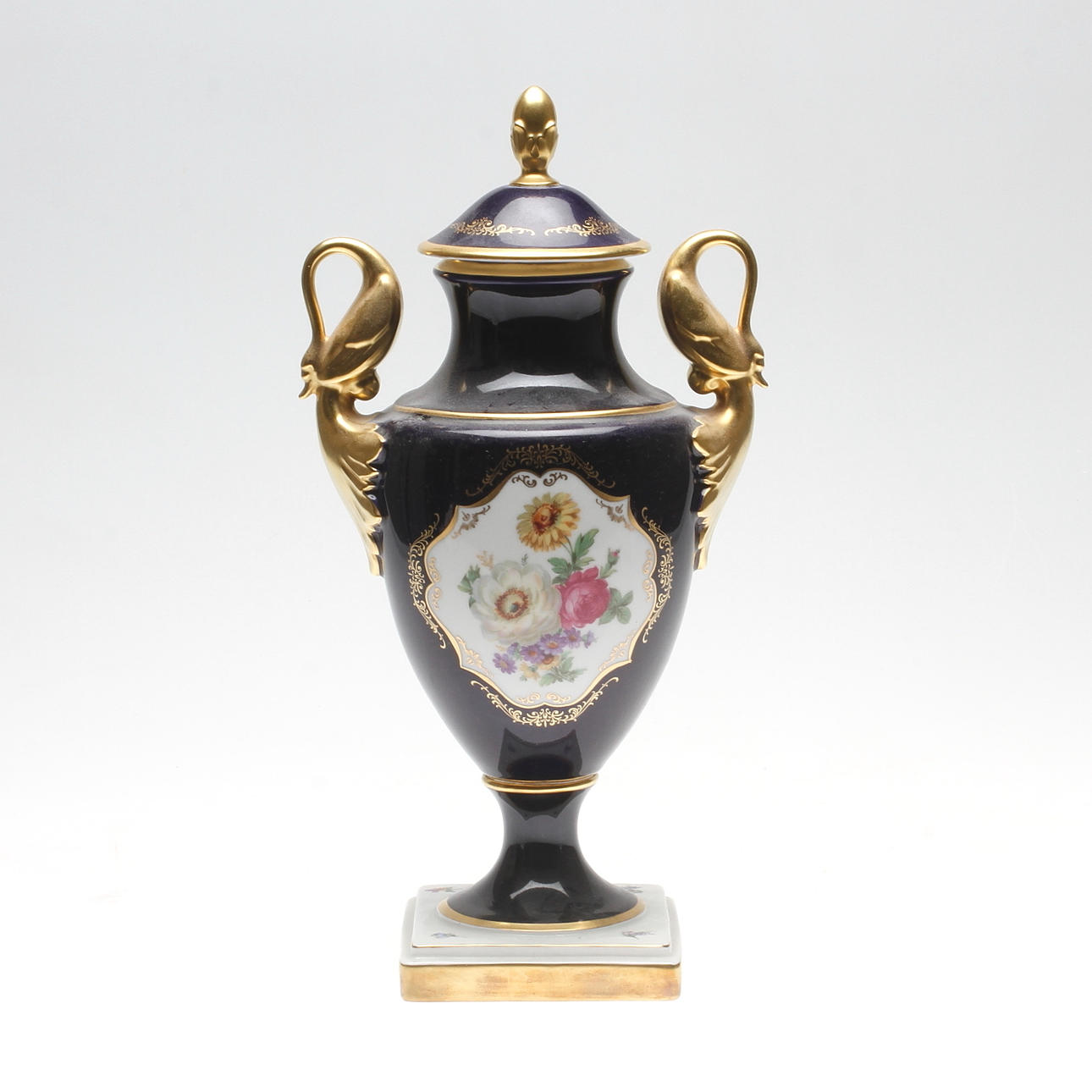 URNA, porslin, empirestil, Alka kunst, 1900-tal.