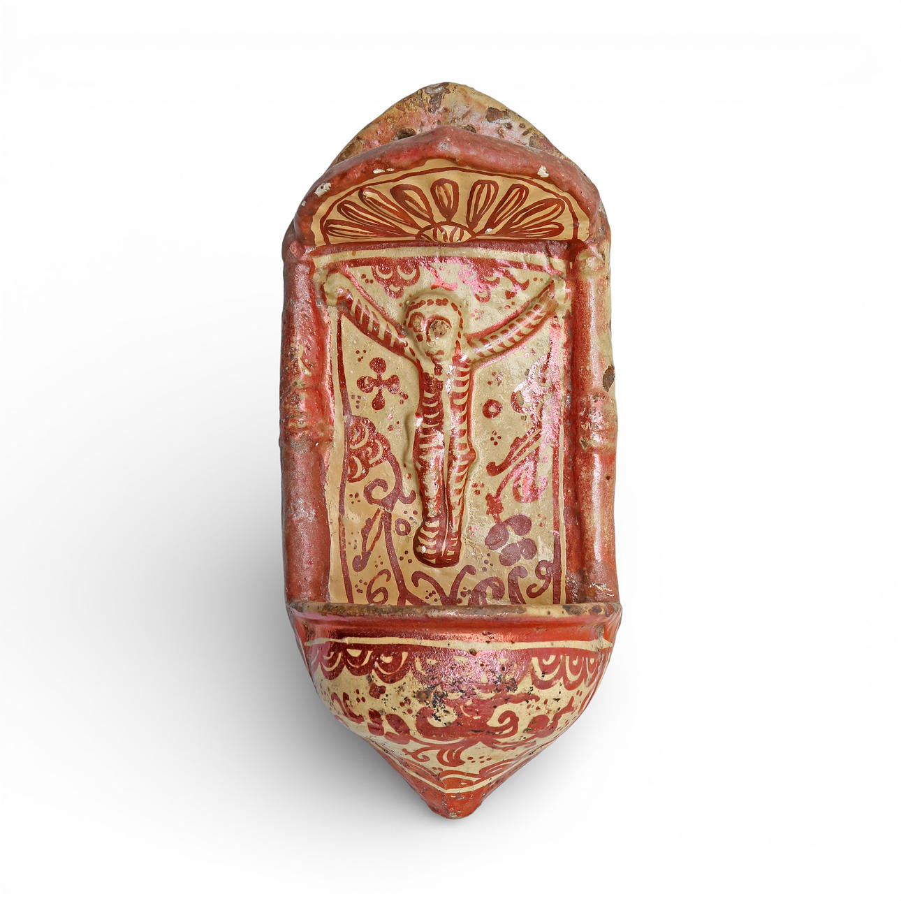 Blessing stoup in gilt reflection earthenware from Manises, 18th Century.