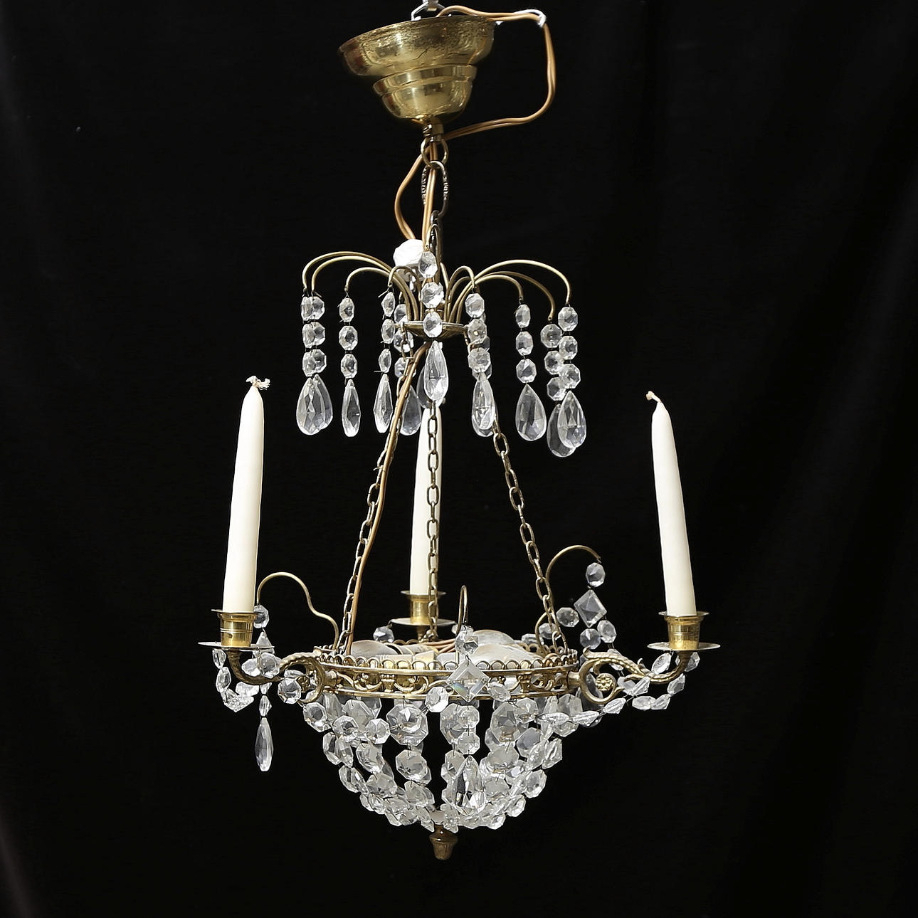 LJUSKRONA, empire-stil, 1900-tal, höjd exklusive kedja ca. 40 cm.