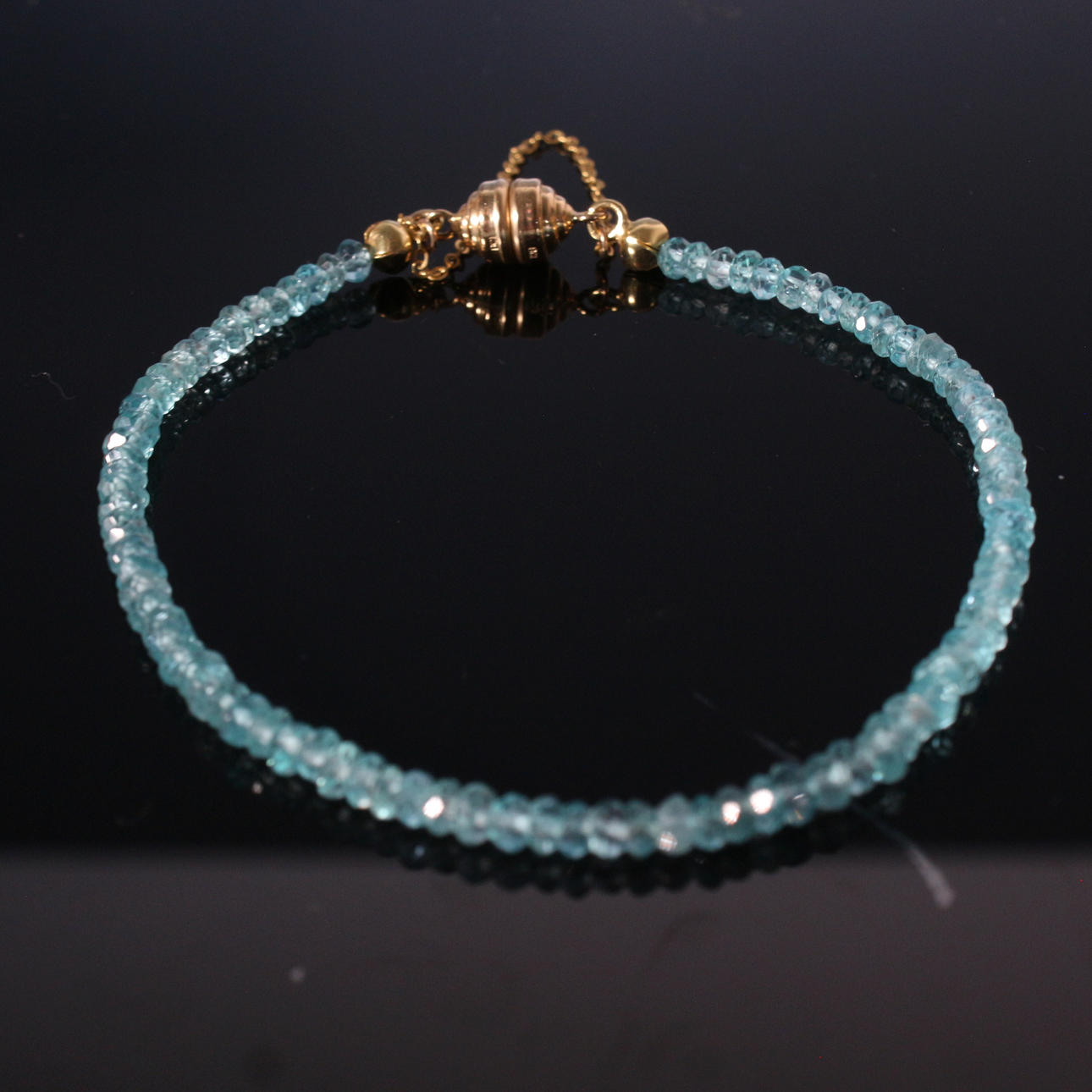 Apatite – bracelet with yellow gold.