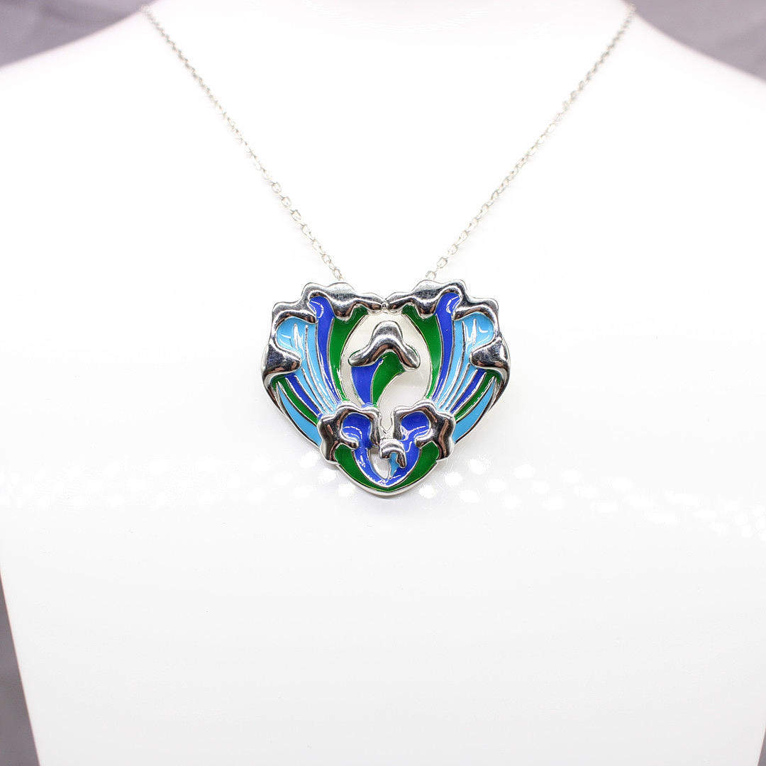 SILVER & ENAMEL PENDANT NECKLACE.