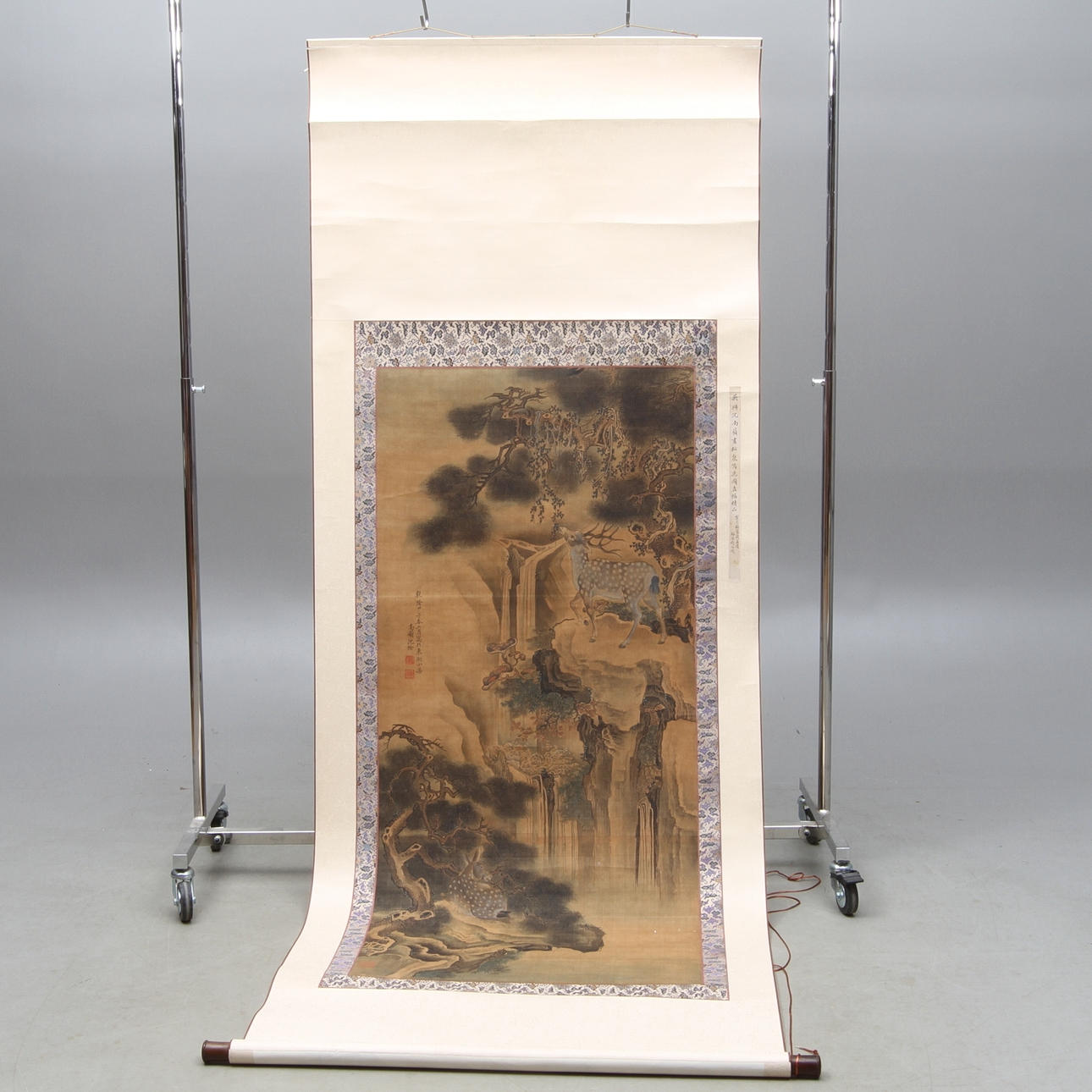 RULLMÅLNING, motiv med hjortar, blandteknik, orientalisk, 1900-tal.