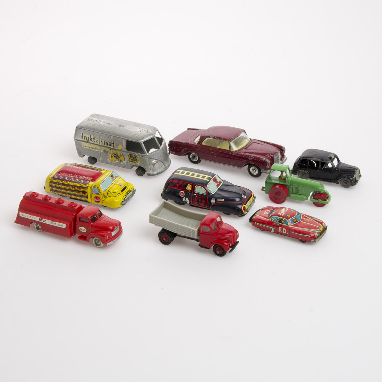 LEKSAKSBILAR, 9 stycken, 1900-talets mitt.