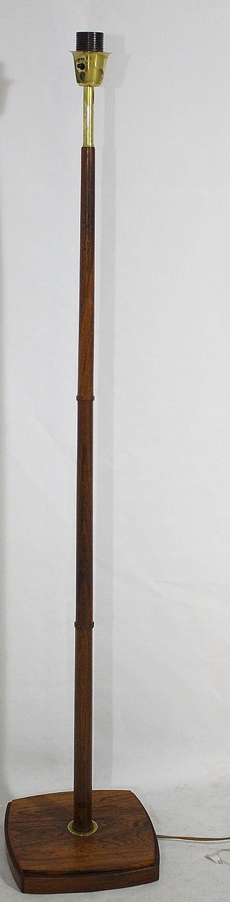 GOLLAMPA, trä och mässing.