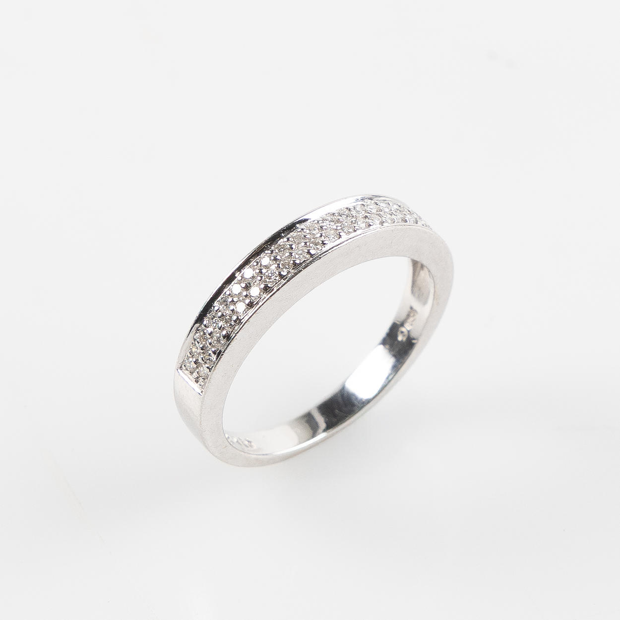 RING, 18K white gold with brilliant-cut diamonds.